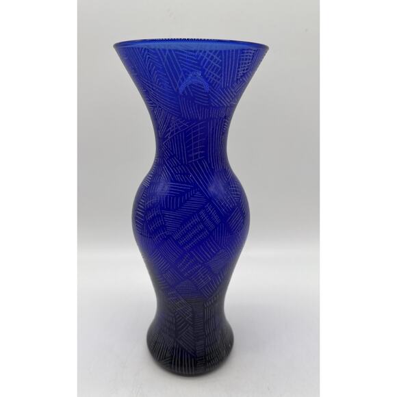 Studio Art Glass Cobalt Blue Glass Vase Etched Design 9” Signed Valerie Layer - Picture 1 of 6